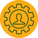 Rundes Icon für "Persönliche & berufliche Weiterentwicklung" mit dunkelgrünem Element, bestehend aus einem Kopf, um den ein Zahnrad abgebildet ist, auf einem orangenen Hintergrund.